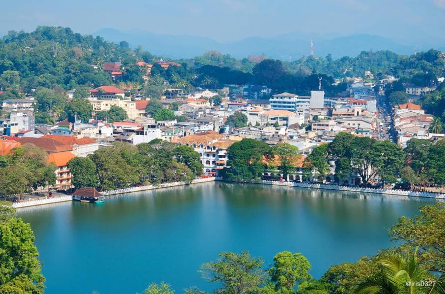 Golden Villa Kandy - "Free Pickup From Kandy " Екстериор снимка
