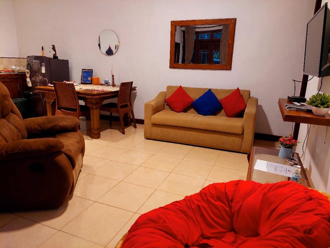 Golden Villa Kandy - "Free Pickup From Kandy " Екстериор снимка